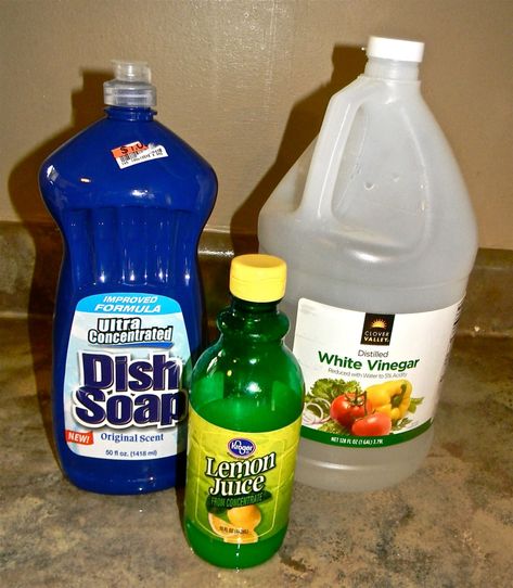 Hard Water Cleaner, Hard Water Remover, Clean Baking Pans, Hard Water Stain Remover, Deep Cleaning Tips, Liquid Dish Soap, Hard Water Stains, Clean Sink, Cleaning Recipes