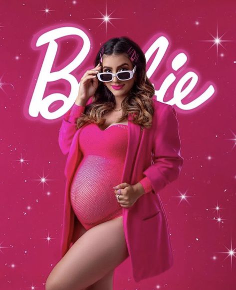 Maternity Barbie Photoshoot, Pregnant Barbie Photoshoot, Barbie Maternity Shoot, Barbie Photo Shoot, Barbie Poses, Pregnant Barbie, Pregnant Model, Pregnancy Pics, Maternity Photoshoot Poses