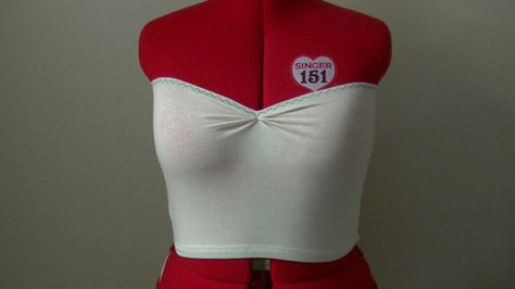 DIY Bandeau Top (Easy Tank Top Reconstruction) Diy Bandeau Top, Bandeau Top Pattern, Diy Bustier, Bandeau Outfit, Crop Top Diy, Diy Halter Top, Diy Halter, Top Pattern Sewing, Diy Crop Top