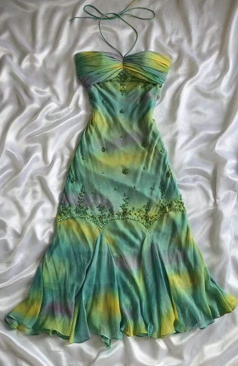 dress🙀 Prom Dress Inspiration, 2000s Fashion Outfits, Fairytale Dress, Glam Dresses, Really Cute Outfits, Fancy Dresses, Spring Dresses, A Dress, Dream Dress