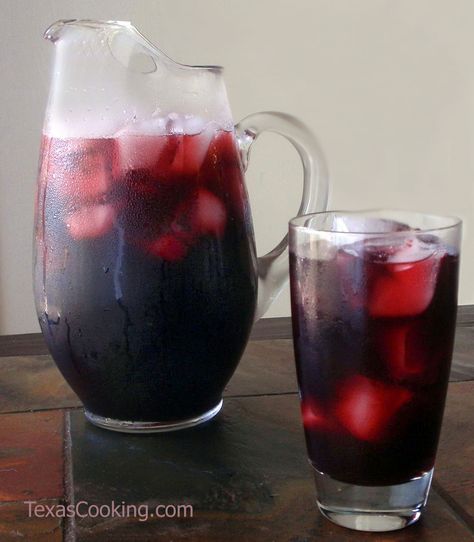 Agua de Jamaica Recipe Agua Fresca Recipe, Jamaica Food, Mexican Drinks, Iced Tea Recipes, Agua Fresca, Hibiscus Tea, Flavored Water, Mexican Food Recipes Authentic, Tea Recipes