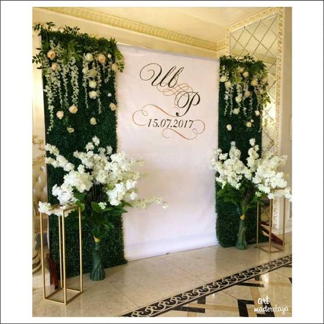 flower Power: Stunning Backdrop Ideas for Every Occasion Vintage Wedding Backdrop, Wedding Ceremony Decorations Church, Flowers Backdrop, Wedding Reception Backdrop, Church Wedding Decorations, Backdrop Frame, Emerald Green Weddings, Wedding Ceremony Backdrop, Green Backdrops