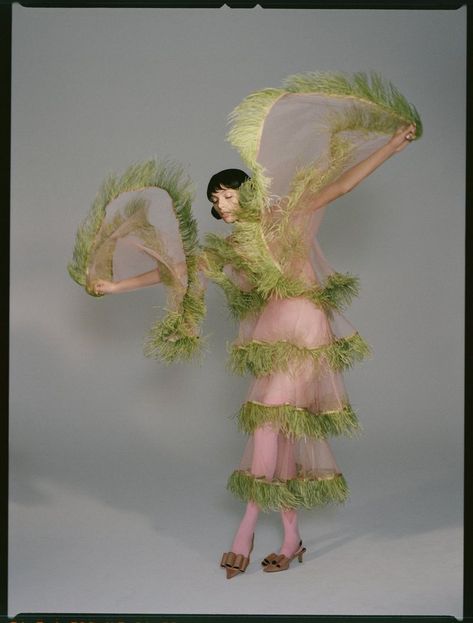 Charlee Fraser Is A Fine Feathered Friend, Lensed By Matthew Sprout For Vogue Arabia March 2019 — Anne of Carversville Green Feathers Aesthetic, Fashion In Nature, Charlee Fraser, Dream Costume, Vogue Arabia, Cloth Art, Green And Pink, Fashion Editorial, Mode Vintage