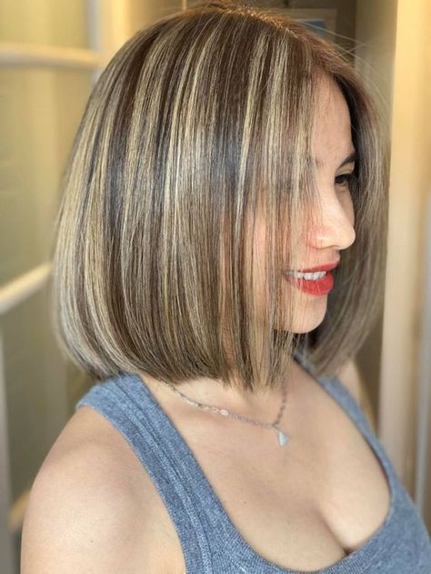 Highlights Brown Hair Short, Highlighted Bob, Ash Blonde Short Hair, Highlights Bob, Bob Pendek, Ash Blonde Hair Balayage, Sleek Short Hair, Bob With Highlights, Bob Hair Color