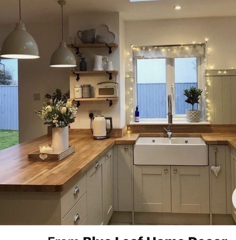 Small Kitchen Diner, Kitchen Cabinet Trends, Open Plan Kitchen Diner, Small Cottage Kitchen, Welcome To Home, Kitchen Layout Plans, Cosy Kitchen, Open Plan Kitchen Living Room, Paint Kitchen