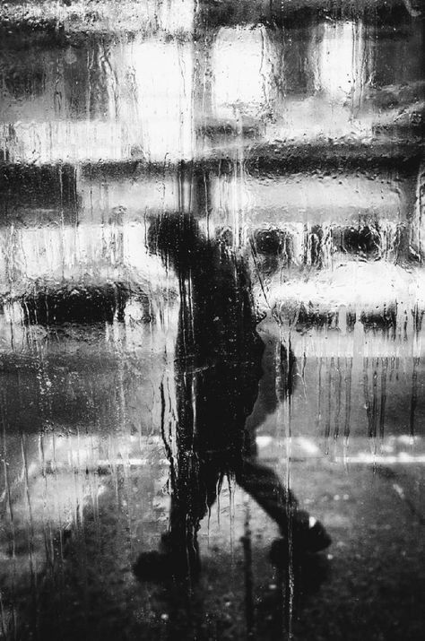 Saul Leiter Saul Leiter, World Street, Walking In The Rain, Foto Art, Rain Photography, Photography Projects, Street Photo, 인물 사진, Urban Photography