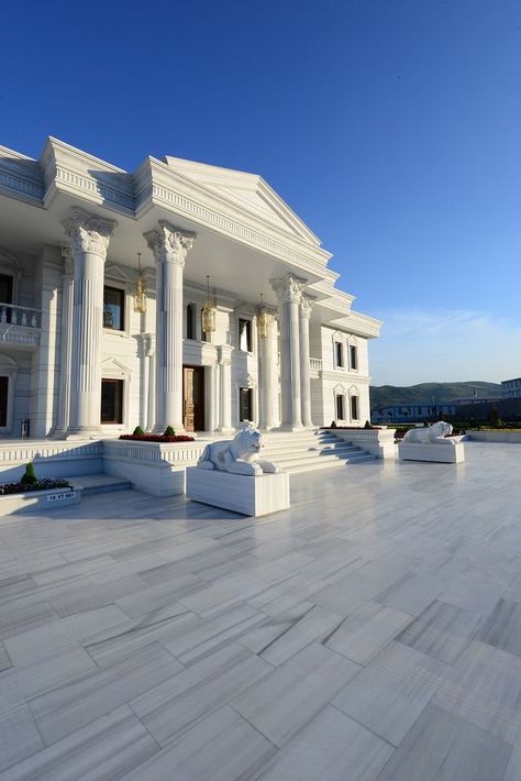 Marble Pillar, Home Entryway, Luxury Houses Mansions, Mansion Designs, Classic House Exterior, Classic House Design, Entryway Living Room, House Outside Design, Mansion Interior