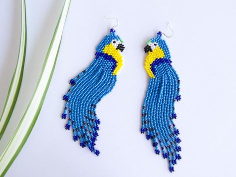 Parrot Earrings, Beaded Bird, Tropical Earrings, Beadwork Embroidery, Beadwork Designs, Beadwork Necklace, Colorful Parrots, Beautiful Beadwork, Seed Bead Tutorial