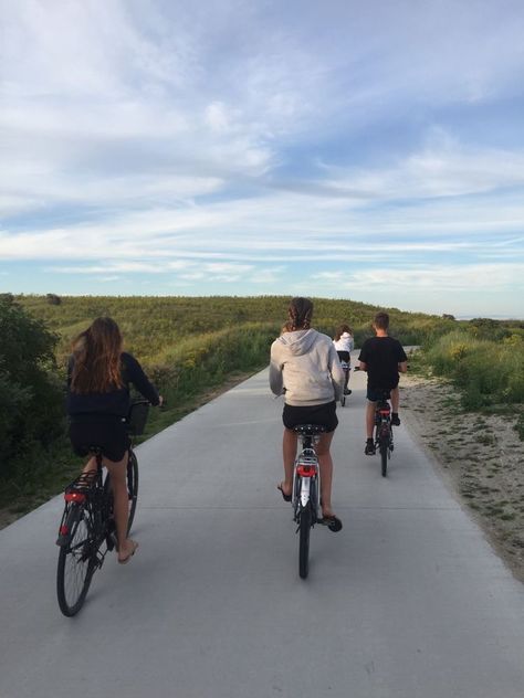 #summer #sunset #friends #aesthetic #bikelife #summervibes Riding Bike Aesthetic, Bike Rides With Friends, Bike Ride Aesthetic, Summer Bike Ride, Ride Aesthetic, Summer Bike, Summer Island, Ride Bike, Bike Trip