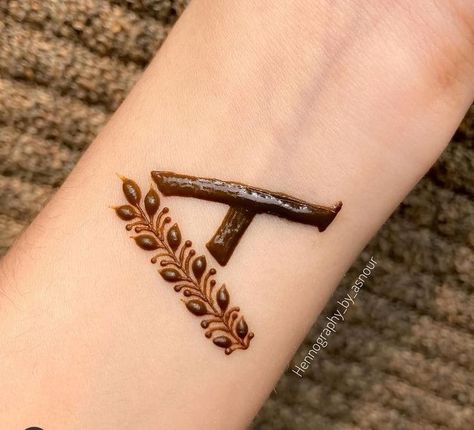 A Mehndi Design Letter, Mehedi Design Simple, Khafif Mehndi Designs, Henna Styles, Short Mehndi Design, Mehndi Designs Simple, Tato Henna, Mehndi Designs Bridal Hands, Mehndi Designs For Kids