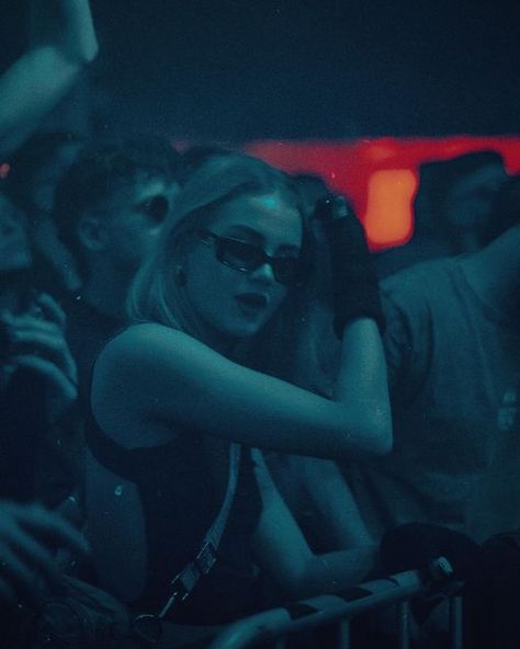 Techno Girl, Dark Techno Aesthetic, Techno Vibes, Techno Party Aesthetic, Techno Rave Aesthetic, Techno Rave, Techno Aesthetic, Rave Photography, Berlin Techno