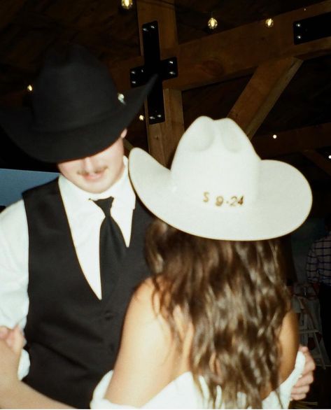 Cowboy Hat Wedding Reception, Bride And Groom Cowboy Hats, Groom With Cowboy Hat, Cowboy Wedding Aesthetic, Black Tie Cowboy Wedding, Cowboy Hat Wedding, White Cowboy Hat, Country Western Wedding, Cowgirl Wedding