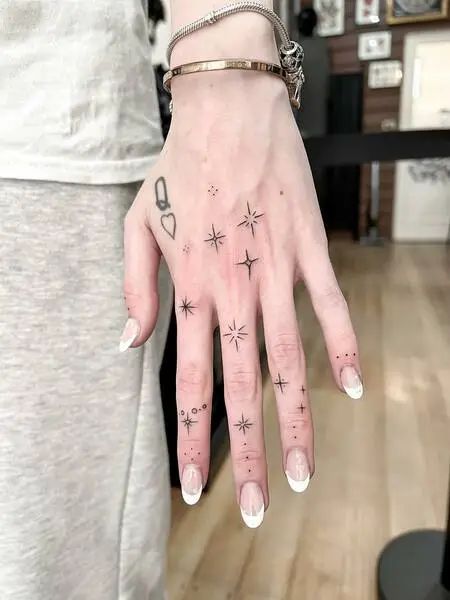 35 Beautiful Finger Tattoos For Women In 2023 - Tattoo Pro Star Ring Tattoo, Star Tattoos Finger, Tattoo Manos Mujer, Finger Tattoos Stars, Infinity Finger Tattoos, Star Finger Tattoo, Meaningful Finger Tattoos, Henna Finger Tattoo, Flower Hand Tattoo