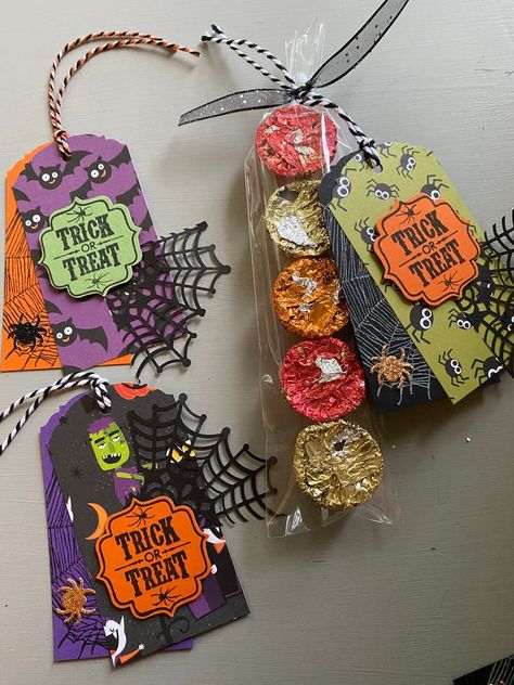 Halloween Tags Gift Tags Treat Tags Treat Bag Happy | Etsy Diy Halloween Gifts For Friends, Halloween Package Ideas, Halloween Party Gift Ideas, Halloween Tags For Treat Bags, Halloween Treat Bag Ideas, Halloween Giveaway Ideas, Candy Bags Halloween, Halloween Packaging, Halloween Presents