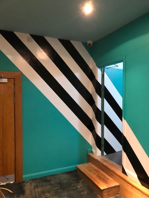 Zig Zag Wall Paint, Stripe Paint Ideas For Walls, Striped Hallway, Striped Ceiling, Zig Zag Wall, Colorful Room Decor, Stripped Wall, Block Painting, Accent Wall Paint