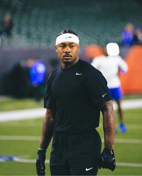 Nfl Players Aesthetic, Stefan Diggs, Nfl Workout, Stephon Diggs, Black Football Players, Tuff Pics, Athlete Aesthetic, Portrait Sketchbook, Football Drip