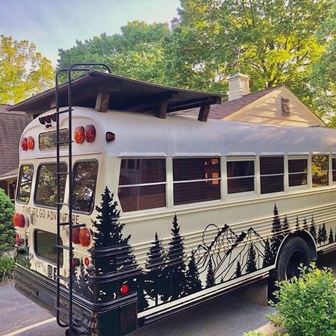 Motorhome Exterior Paint Ideas, Skoolie Paint Ideas, Camper Van Exterior Paint Ideas, Bus Exterior Paint Ideas, Painted School Bus, Skoolie Exterior Paint Ideas, Skoolie Paint Job, Green Skoolie, Van Painting Ideas