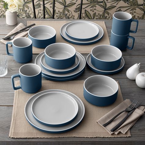 Modern Dishware, Kitchen Essentials List, Modern Tablescape, Luxury Furniture Sofa, Unique Table Settings, Blue Dishes, Furniture Sofa, Porcelain Dinnerware, Elegant Color