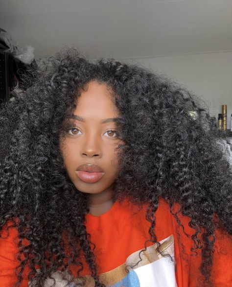 Long Coily Hair, Fresh Face Makeup, Curly Fro, Beautiful Curly Hair, Hair With Bangs, Natural Hair Beauty, Coily Hair, Natural Hair Inspiration, Long Hair Girl