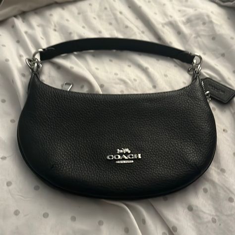 Coach mini payton black Small Black Coach Bag, Coach Black Purse, Coach Purses Black, Coach Black Pouch Shoulder Bag, Coach Outfits, Black Coach Bag With Silver-tone Hardware, Black Mini, Pebbled Leather, Handbags