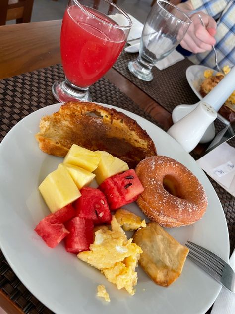 Dominican Breakfast, Dominican Republic Food, Punta Cana Dominican Republic, Food Babe, Punta Cana, Dominican Republic, Food Pictures, Spring Break, Donuts