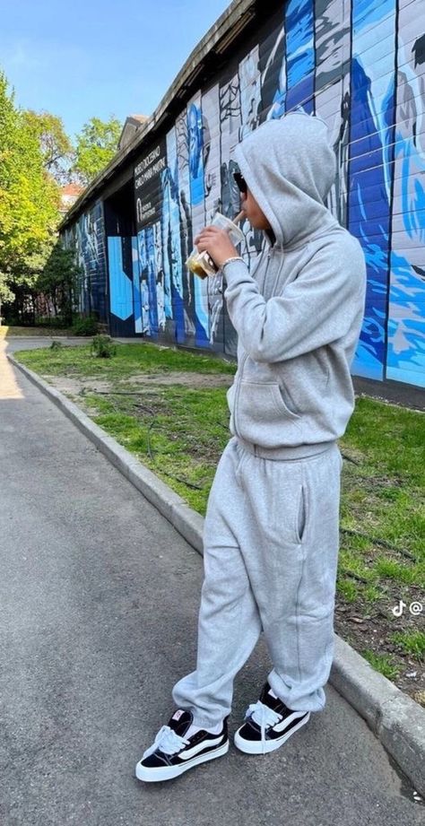 Estilo Drip, Vans Outfit Men, Drip Ideas, Men Styling, Hip Hop Trousers, Hip Hop Women, Vans Outfit, Drip Outfit Men, Streetstyle Outfit