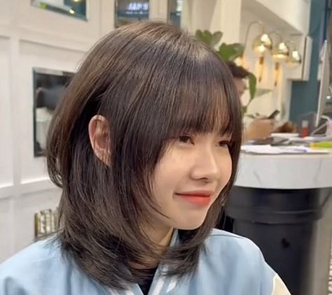 Short Hime Haircut With Bangs, Wolf Haircut Short Hair With Bangs, Butterfly Haircut Short Hair Round Face, Short Wolf Hair With Bangs, Woftcut For Girl, Short Butterfly Cut With Bangs, Short Butterfly Haircut With Bangs, Short Haircut With Layers And Bangs, Butterfly Wolf Cut Hair Short