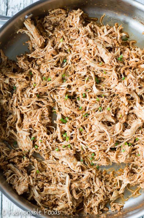 Easy Pulled Chicken, Steam Chicken Recipe, Chicken Breast Tacos, Whole30 Recipes Lunch, Pulled Chicken Tacos, Pulled Chicken Recipes, Easy Whole 30 Recipes, Avocado Salad Recipes, Boiled Chicken