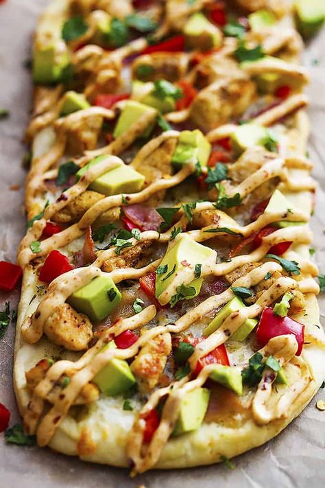 Southwest Chicken Flatbread, California Flatbread Pizza, Rotisserie Chicken Flatbread Recipes, Cold Flatbread Recipes, Chicken Fajita Flatbread, Blackstone Flatbread Pizza Recipes, Grilled Chicken Flatbread, Chicken Tikka Flatbread, Nan Flatbread Recipes