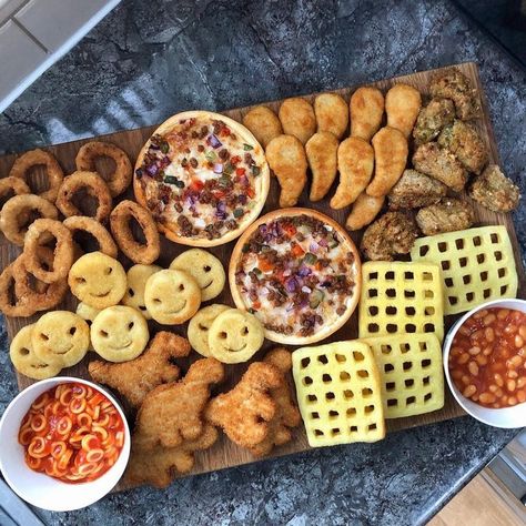 Our kind of Tapas 🤤 For the full recipe visit Dirtygingervegan #tapasboard #foodie #foodporn #food #tapas #smileyfaces Picky Party Food, British Charcuterie Board, Picky Bits Platter, Potato Board, Graze Boards, Themed Meals, Board Night, School Dinners, Food Boards