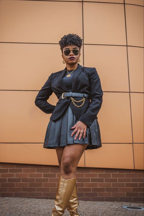 How to Style a Chain Belt Gold Boots Outfit Black Women, Gold Skirt Outfit, Chain Belt Outfit, Gold Waist Belt, You Look Fab, Black Boots Outfit, Gold Boots, The Aviator, Gold Skirt