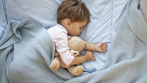 Our team of experts has selected the best mattresses for cool sleeping out of dozens of options. Don't buy a mattress before reading these reviews. Toddler Travel Bed, Sleeping Alone, Sleep Consultant, Slaap Lekker, Activities For Teens, Toddler Sleep, Sleep Schedule, Sleeping Through The Night, Sleep Training