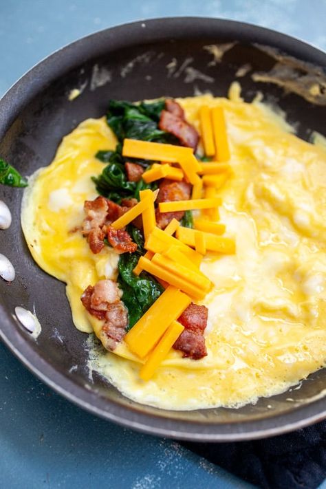 The key to this simple bacon spinach omelette is to use fresh spinach and wilt it down in the bacon grease. So good! Don't forget the cheddar cheese, obviously! macheesmo.com #omelette #brunch #easyrecipes #bacon Keto Omelette, Bacon Omelette, Omelette Recipes, Fish Dip, Ham And Cheese Omelette, Omlet Recipes, Omelette Recipe Easy, Spinach Omelette, Stuffed Chocolate Chip Cookies