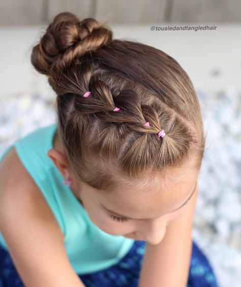 Toddler Hair Ideas . Mädchen Frisuren Kinder flechten. Schöne Kinderfrisuren für junge Mädchen. kreative Frisuren für Kinder zum selber nachmachen. #frisuren #maedchen #haarschnitt #kinder #fest Hairstyles Kindergarten, Kindergarten Hairstyles, Girls Hairdos, Easy Little Girl Hairstyles, Gymnastics Hair, Girl Hair Dos, Girls Hairstyles Easy, Cheer Hair, Toddler Hairstyles Girl