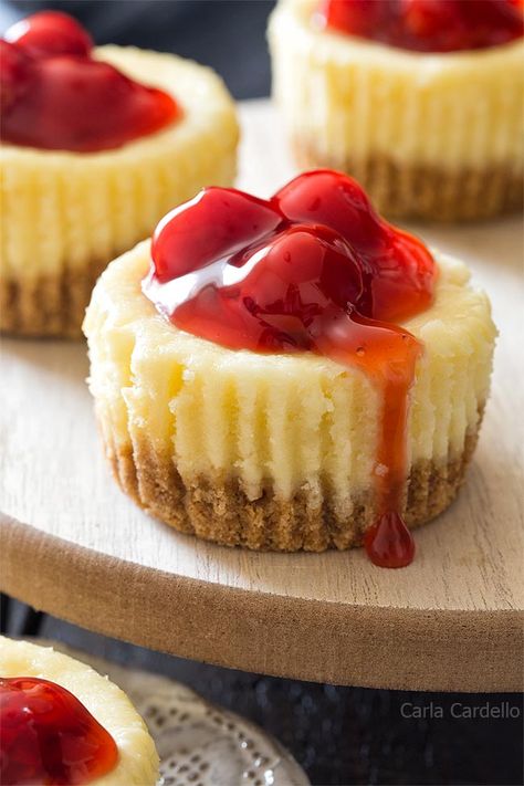 Easy Mini Cheesecake Recipe, Small Cheesecakes, Mini Cheesecakes Easy, Plain Cheesecake, Individual Cheesecakes, Homemade Strawberry Sauce, Small Batch Baking, Mini Cheesecake Recipes, Dessert For Two