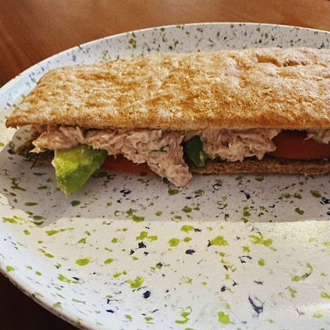 COPYCAT JOE & JUICE SPICY TUNA SANDWICH Spicy Tuna Sandwich, Mushroom Carbonara, Joe The Juice, Dill Salmon, Joe And The Juice, High Protein Meal Prep, Tuna Sandwich, Fish Pie, Spicy Tuna