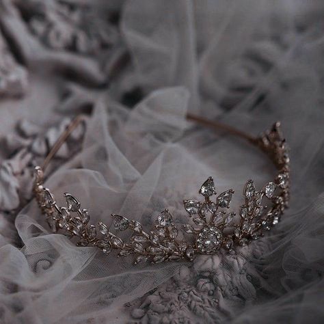 Princess Aesthetic Tiara, Princess Crown Aesthetic, Royalty Crown, Ideal Aesthetic, Fantasy Crown, Simplistic Wallpaper, Stella Luna, Crown Aesthetic, Royal Core