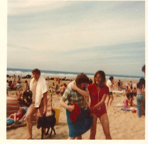 On the Beach 1970's 1970s Beach, 70s Beach Fashion, 70s Beach, Pebble Beach California, Vintage Beach Photos, Beaches Film, 70s Photos, Australia Beach, Australian Beach