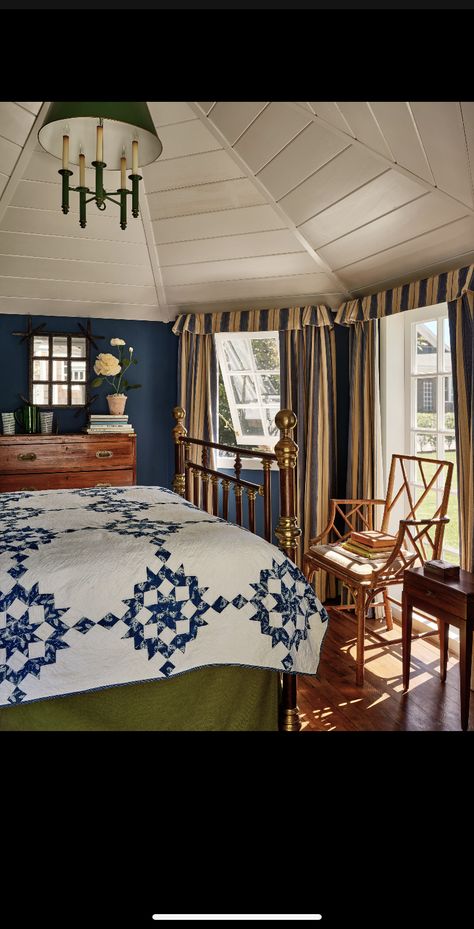 New England Bedroom, Nantucket Interior Design, New England Beach, New England Interior, New England Beach House, England Beaches, Cottage Style Home, Hotel Room Design, Cape House