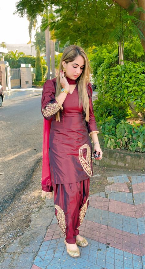 Jacket Style Punjabi Suits, Suits Pakistani, Makeup Images, Artwork Wallpaper, Punjabi Outfits, Minimalist House, Cute Couple Outfits, Hacks Clothes, Boy Images