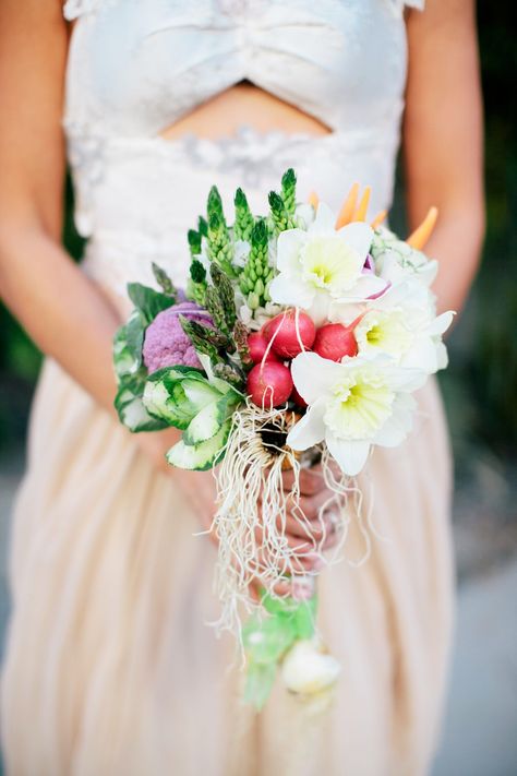 Unique Wedding Bouquets Without a Flower in Sight Bouquet Vegetable, Veggie Bouquet, Rustic Country Garden, Whimsical Wedding Bouquet, Bridesmaid Bouquet Alternatives, Wild Wedding Bouquet, Vegetable Bouquet, Garden Style Wedding, Tropical Wedding Bouquets