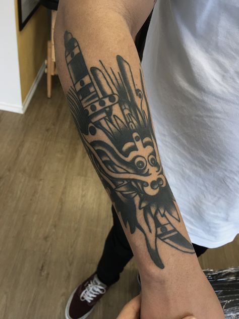 Traditional Tattoo Bicep, Traditional Bicep Tattoo, Traditional Forearm Tattoo, Dragon Traditional, Black Traditional Tattoo, Traditional Tattoo Stencils, Trad Flash, Tramp Stamps, Tattoo 2024