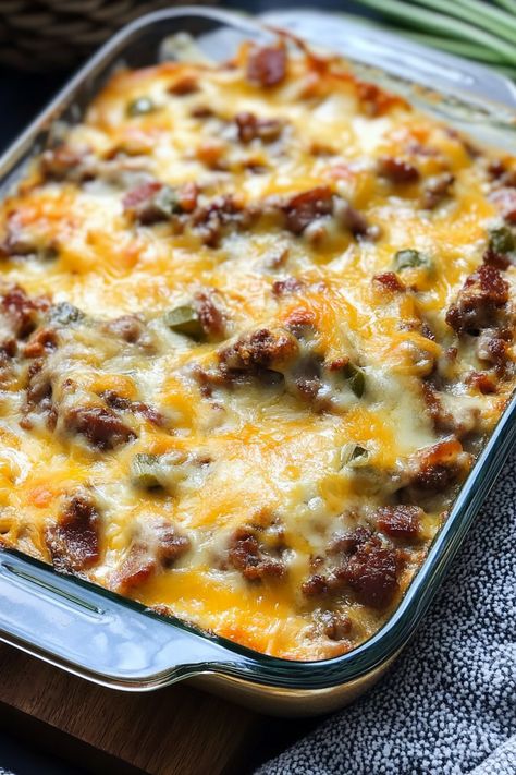 Keto Bacon Cheeseburger Casserole: A delicious, low-carb dish with ground beef, crispy bacon, and creamy cheese. Perfect for keto dieters and burger lovers! Keto Bacon Cheeseburger, Low Carb Cheeseburger Casserole, Ground Beef Pasta Recipes, Beef Pasta Recipes, Bacon Cheeseburger Casserole, Cheeseburger Pie, Keto Bacon, Ground Beef Casserole Recipes, Ground Beef Pasta