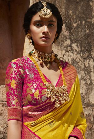 Maternity Lehenga, Banarasi Saree Blouse Designs Latest, Banarasi Blouse Design, Fancy Silk Sarees, Blouse Stitching, Fashionable Saree Blouse Designs, Silk Saree Blouse Designs, Wedding Women, Yellow Saree