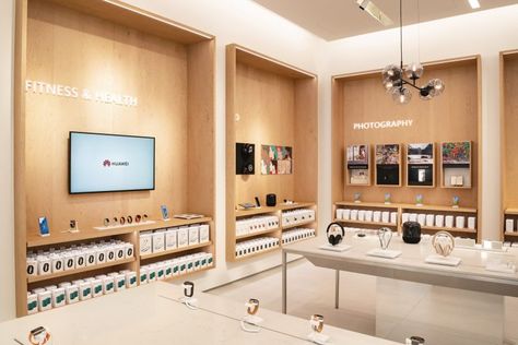 » Berlin Welcomes a New Huawei Flagship Apple Store Interior, Apple Store Design, Electronics Store Design, Mobile Shop Design, Smart Table, Camera Store, Mobile Store, Exhibition Stands, Retail Merchandising