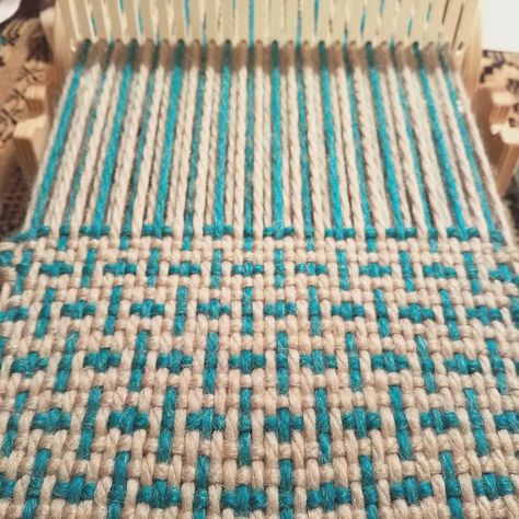 Weaving Patterns Loom, Rigid Heddle Weaving Patterns, Weave Scarf, Weaving Scarfs, Rag Rug Tutorial, Weaving Machine, Sweet Annie, Weaving Loom Diy, Weaving Loom Projects