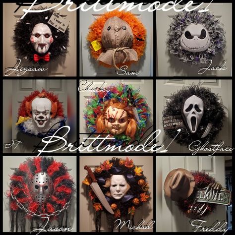 Scary Movie Wreath, Unique Halloween Wreaths, Jason Voorhees Wreath, Chucky Halloween Wreath, Michael Myers Wreath Halloween, Horror Movie Wreath Diy, Penny Wise Wreath, Diy Horror Movie Costumes, Diy Scary Movie Decor