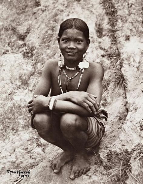 Old photo Sagada, Philippines Indigenous Philippines, Sagada Philippines, Colonial Philippines, Tattoo Son, Native Women, Ancient Asia, Bahay Kubo, Filipino Tattoos, South Pacific Islands