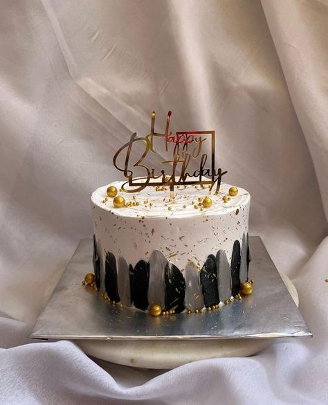 Birthday Cake For Papa, 40th Birthday Cakes For Men, Simple Birthday Cake Designs, Sweet Birthday Cake, Birthday Cake For Boyfriend, Rodjendanske Torte, Cake Design For Men, Modern Birthday Cakes, Cake For Boyfriend