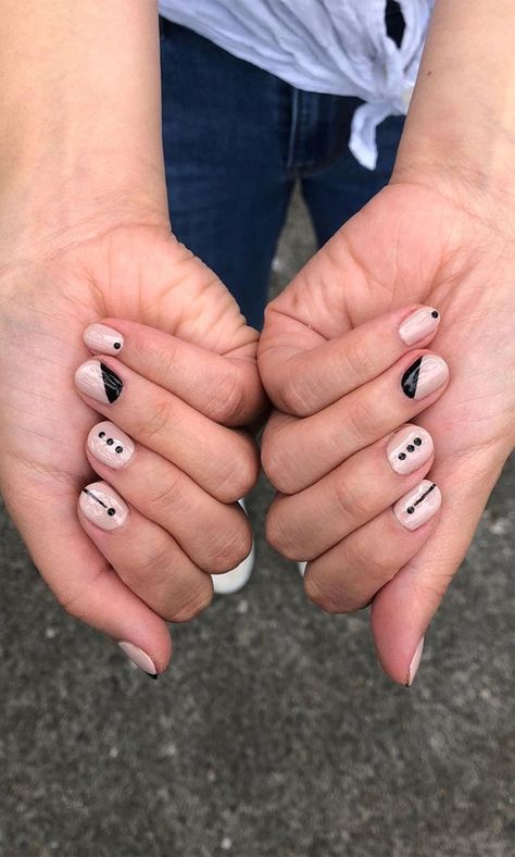 minimalist nails, minimalist nail art, minimalist nail designs, simple nails, simple nail ideas, cute nail ideas, cute nail art, cute and simple nails Short Nails Minimalist, Nude Black Nails, Nude Short Nails, Being Boring, Nails Minimalist, Bedroom Inspirations Minimalist, Minimalist Nail, Keep It Clean, Minimalist Nail Art